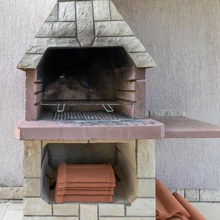 1 Bedroom Cozy Apartment In Jadranovo Eksteriør bilde