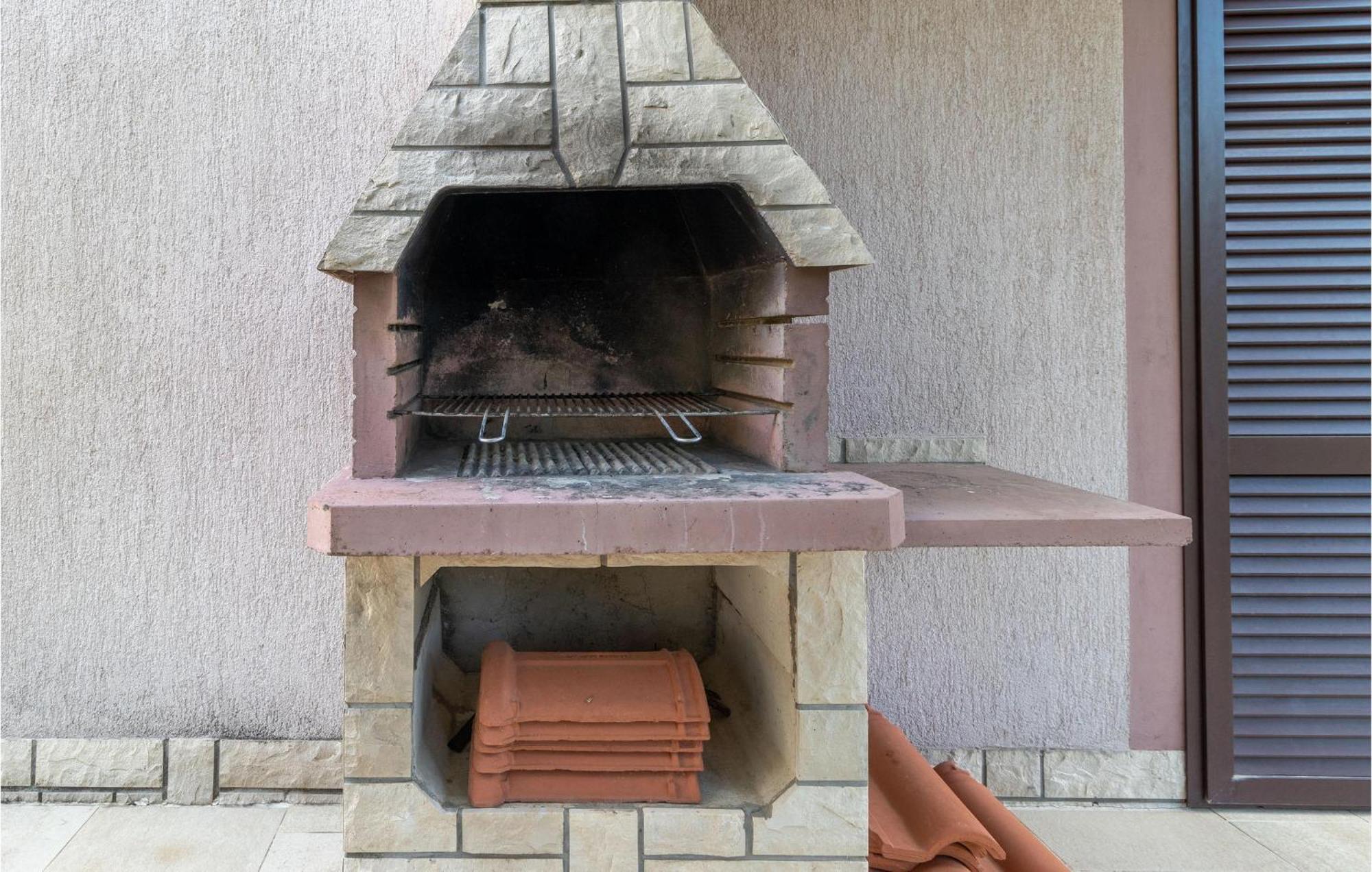 1 Bedroom Cozy Apartment In Jadranovo Eksteriør bilde