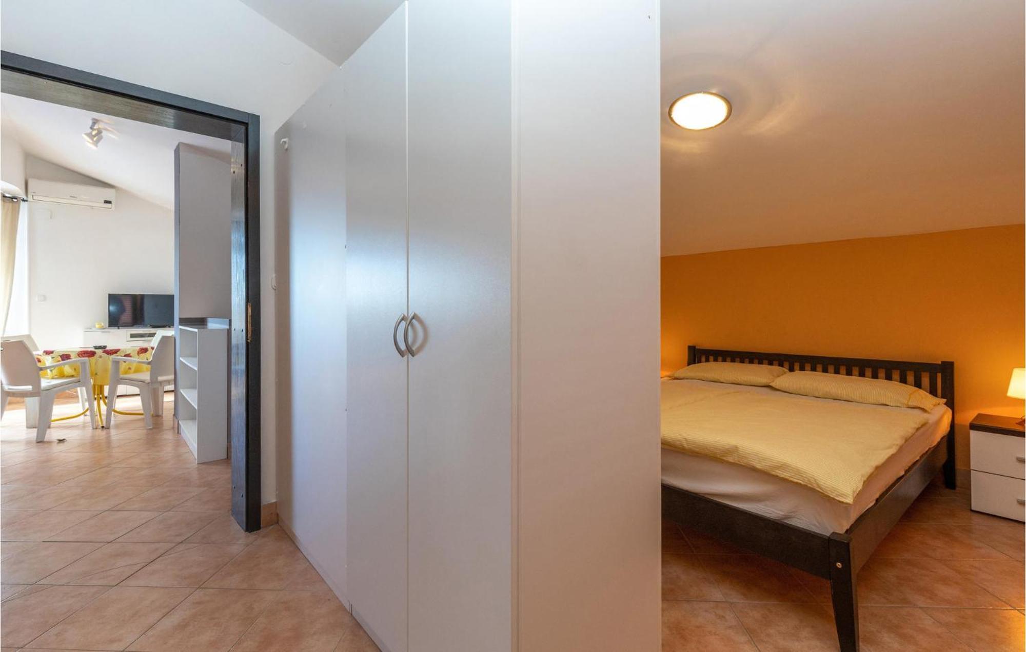 1 Bedroom Cozy Apartment In Jadranovo Eksteriør bilde