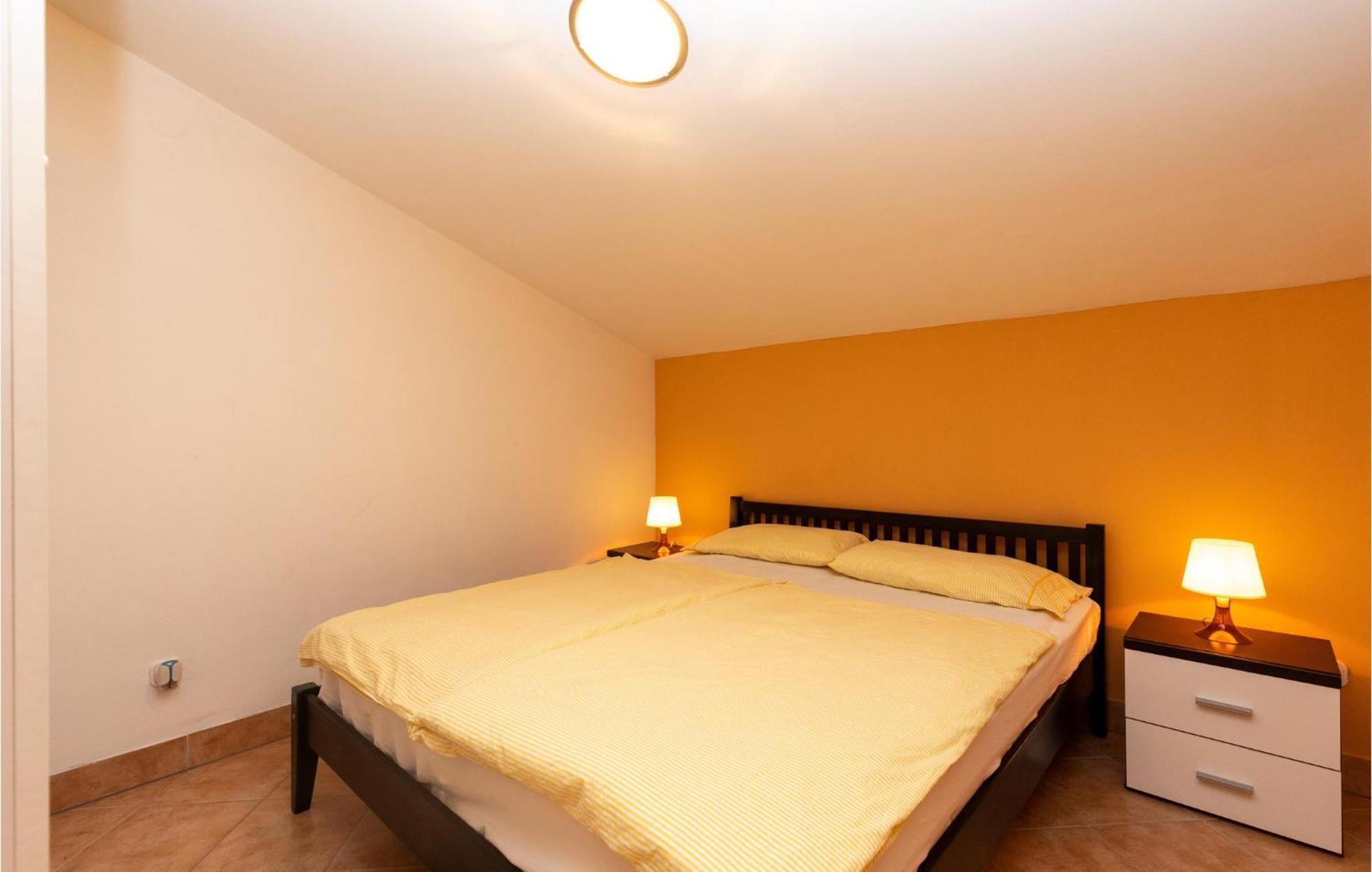 1 Bedroom Cozy Apartment In Jadranovo Eksteriør bilde