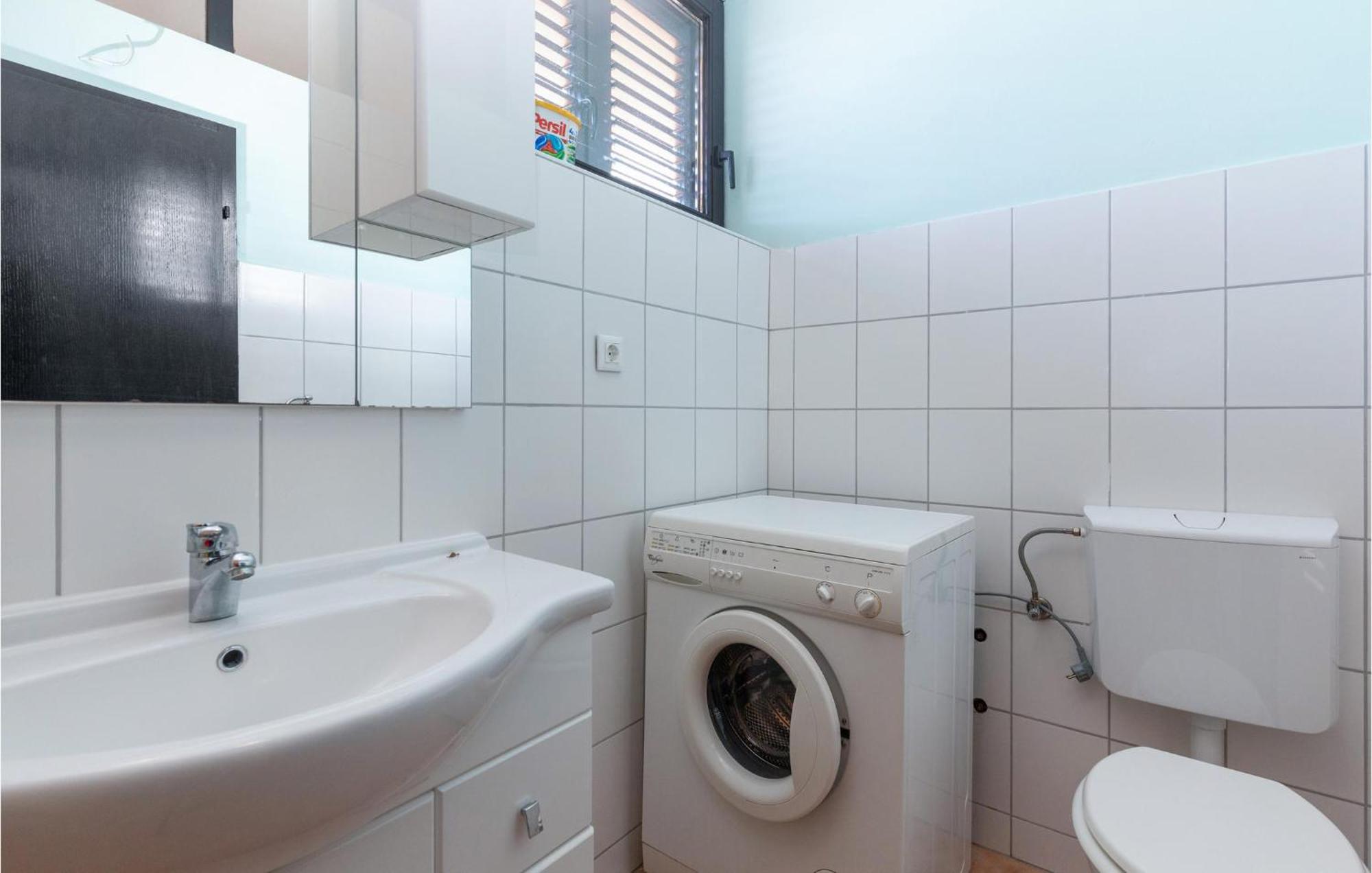 1 Bedroom Cozy Apartment In Jadranovo Eksteriør bilde