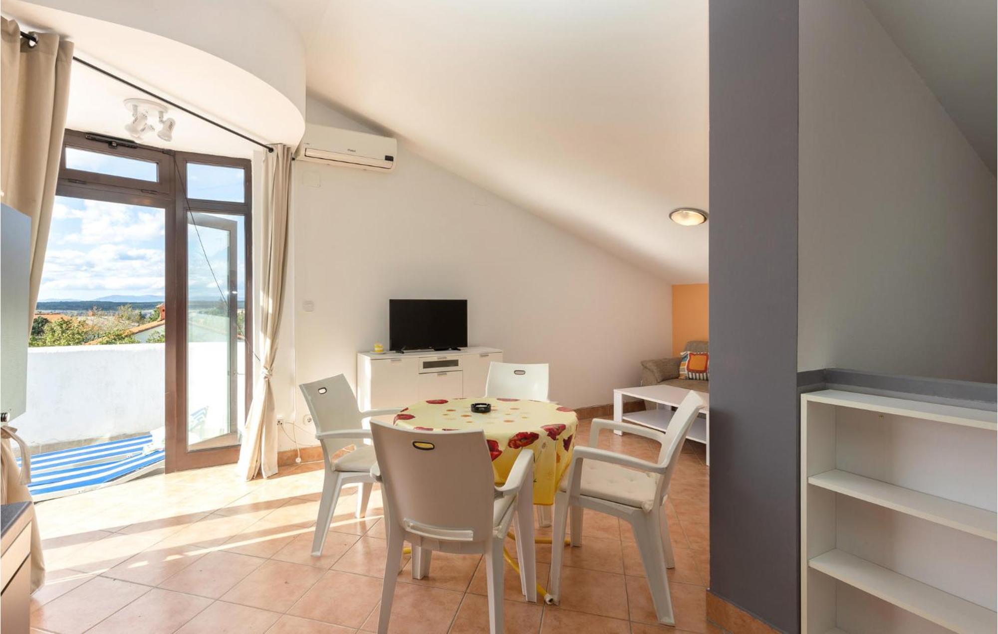 1 Bedroom Cozy Apartment In Jadranovo Eksteriør bilde