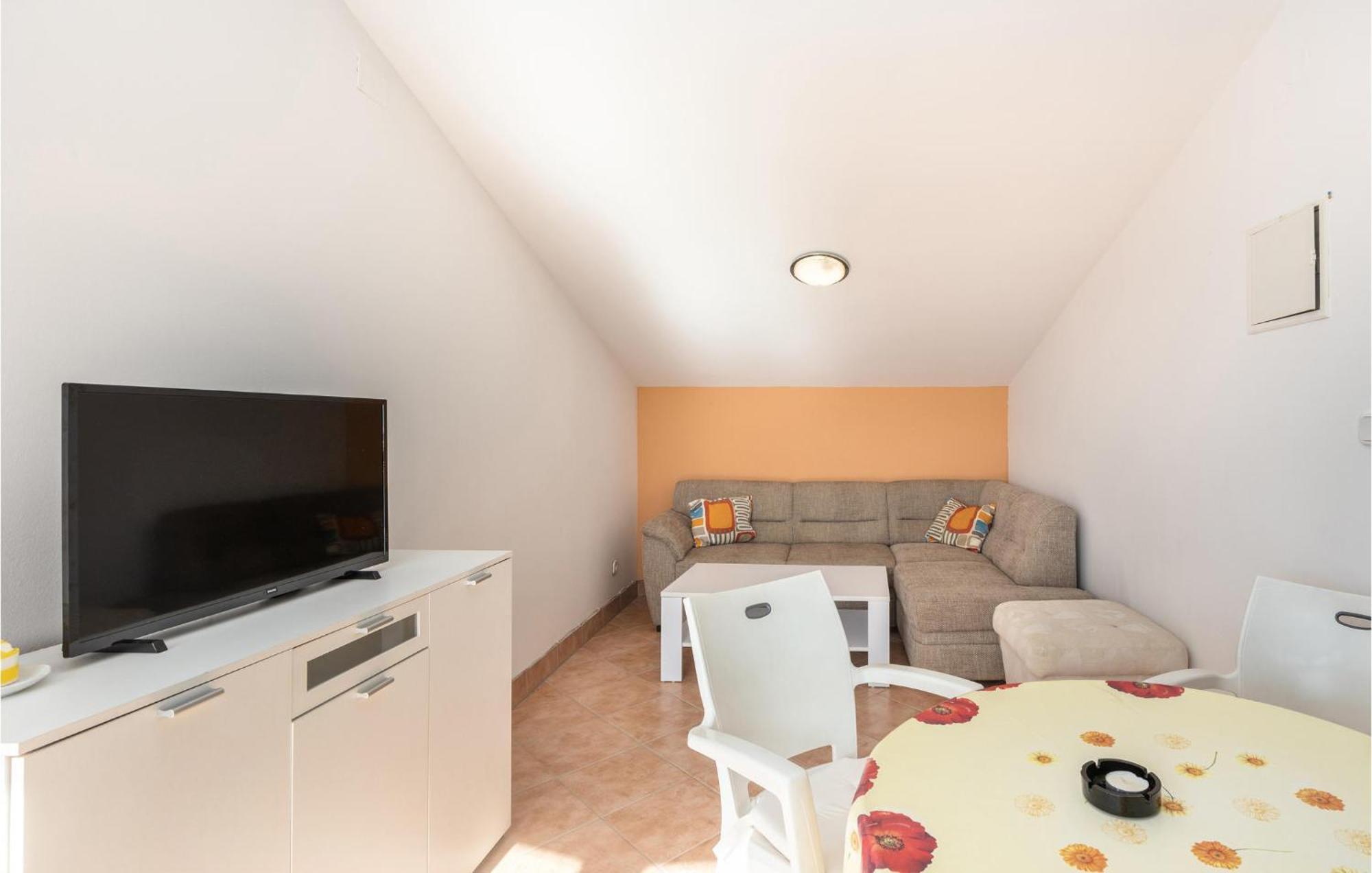 1 Bedroom Cozy Apartment In Jadranovo Eksteriør bilde